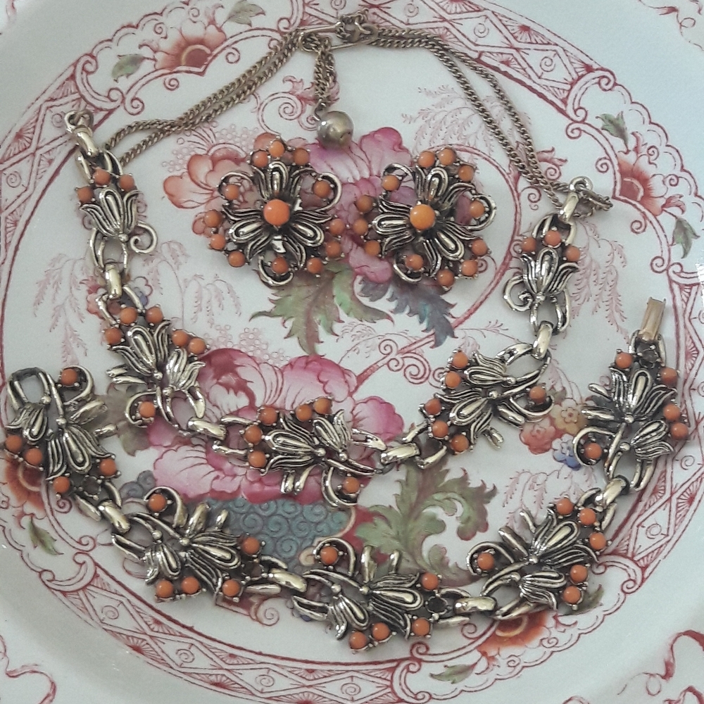 THREE PIECE MATCHING VINTAGE ENSEMBLE!